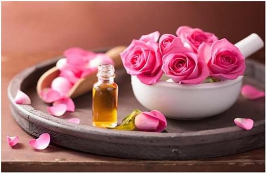 Flacons d'huiles essentielles — aromathérapie