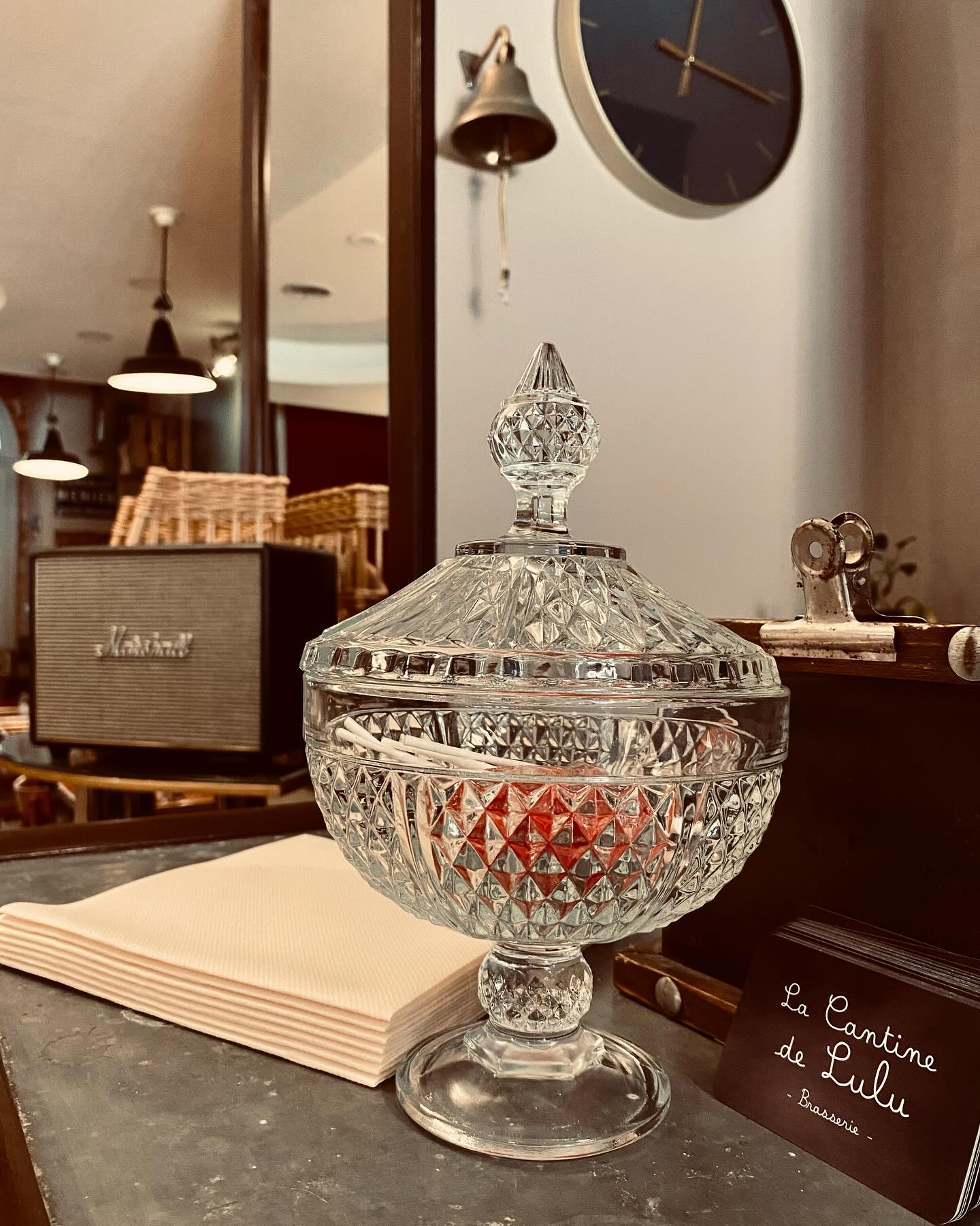 Détail déco, bonbonnière en cristal